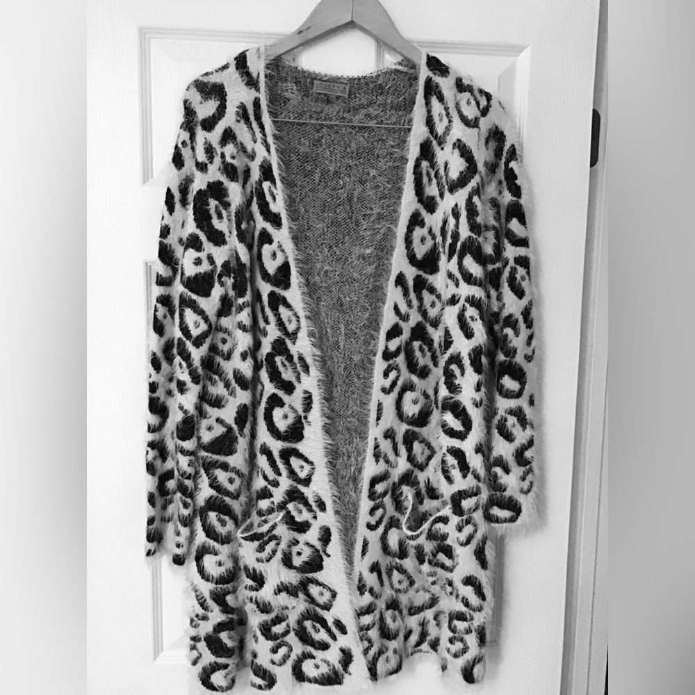 Joseph A long Sweater. Open B&W  Size S   Runs Large